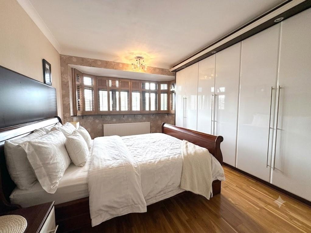 Edgwarebury Lane, HA8, Edgware